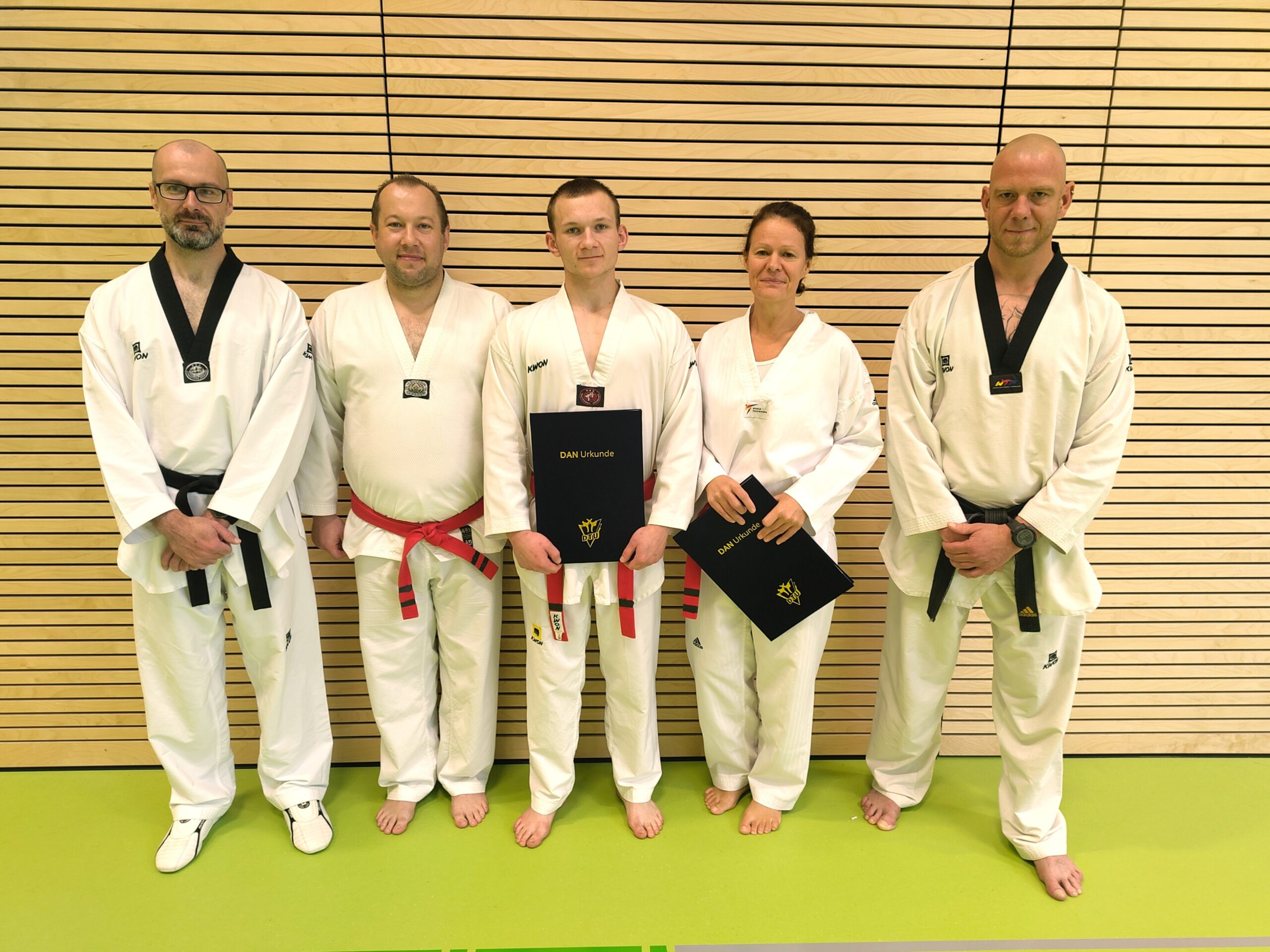 Neue Schwarzgurte im Verein